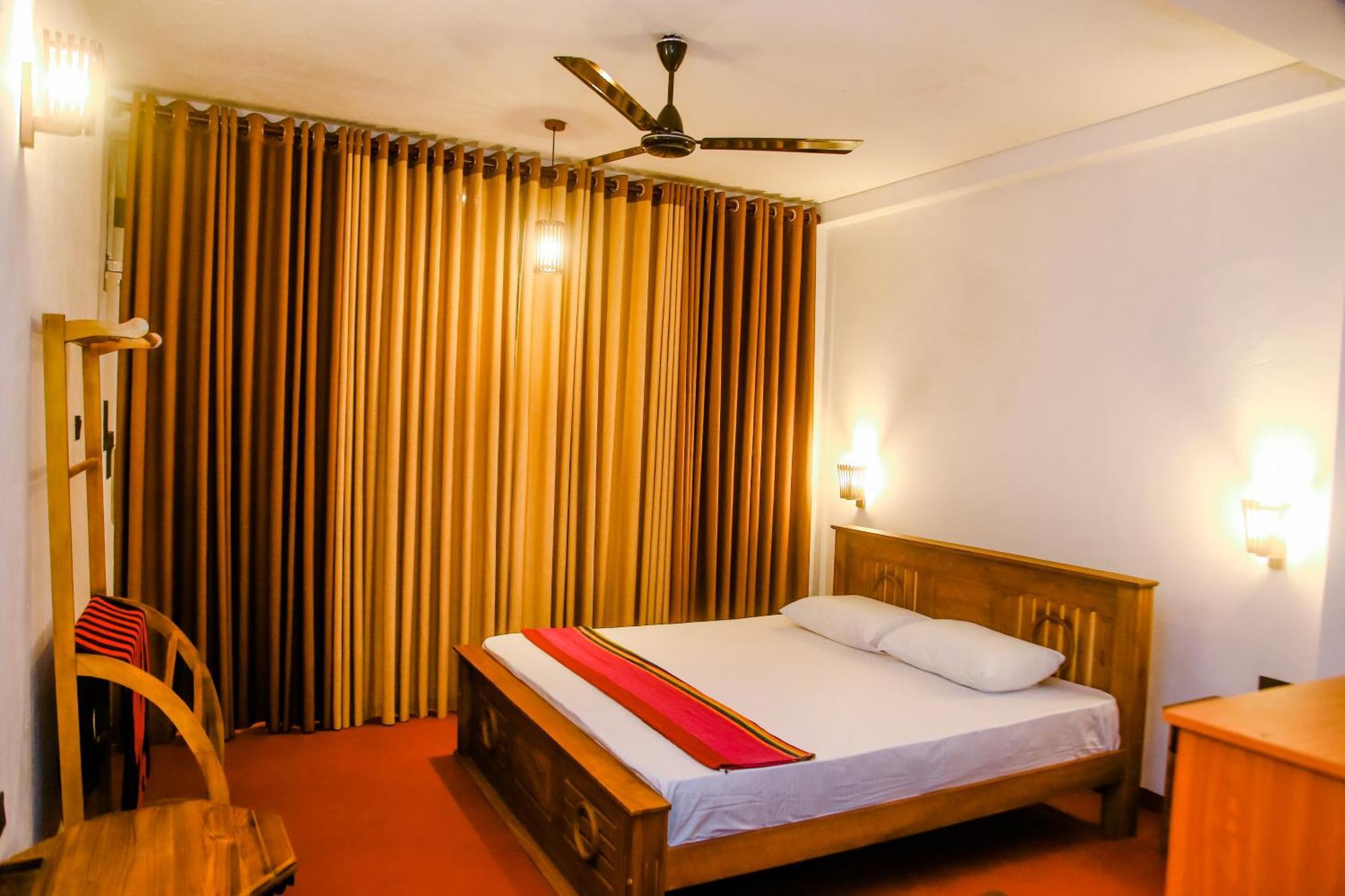 Bed and Breakfast Little Angels Mirissa Exterior foto