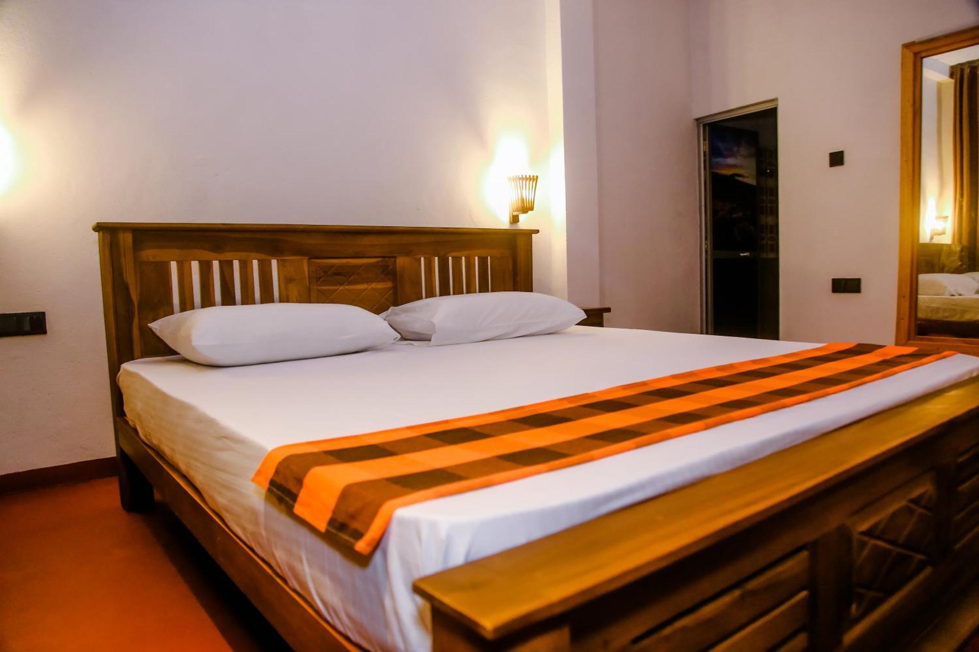Bed and Breakfast Little Angels Mirissa Exterior foto