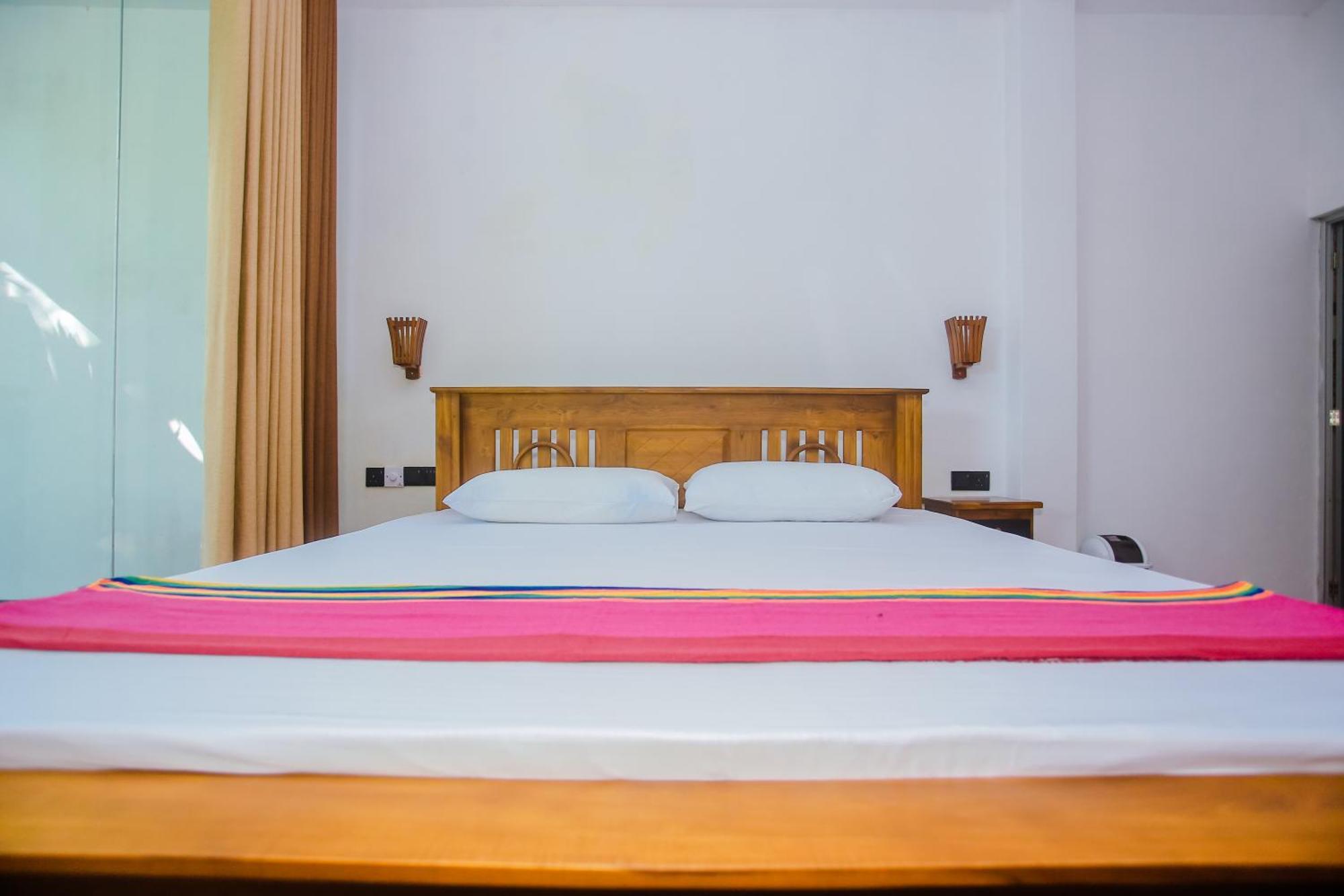Bed and Breakfast Little Angels Mirissa Exterior foto